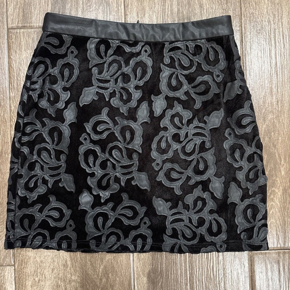 JUNIORS FOREVER 21 Mini Skirt Size S Faux Velvet & Leather Floral Whimsygoth